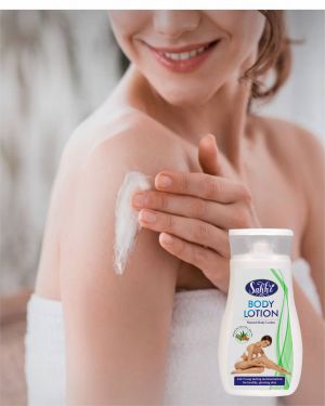 MOISTURING LOTION WITH ALOEVERA, ALMOND OIL & OLIVE OIL